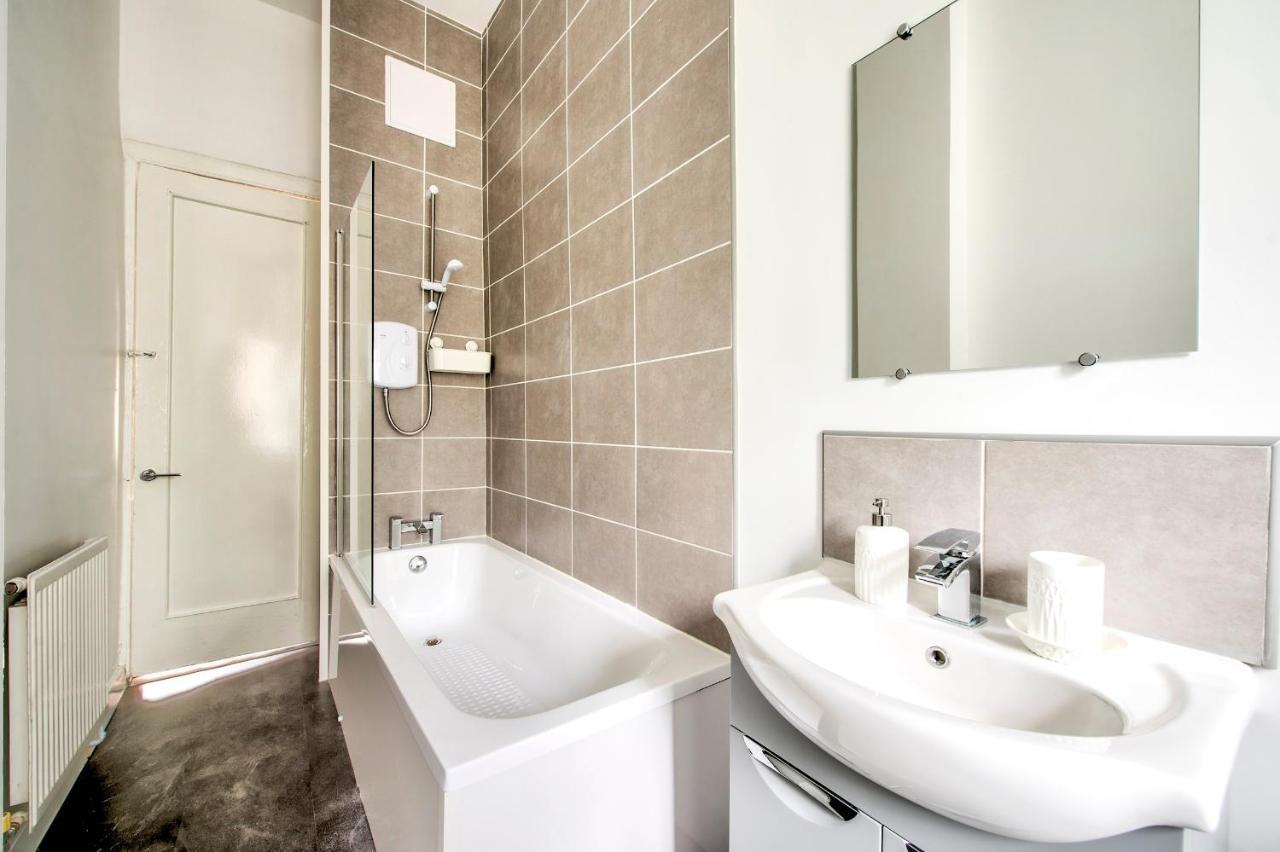 Pass The Keys Stylish 2 Bed In Heart Of West End Apartment Глазгоу Екстериор снимка